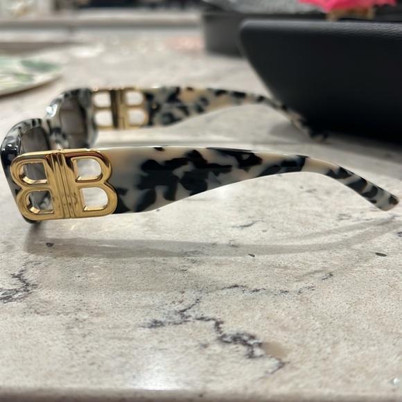 Balenciaga DYNASTY RECTANGLE SUNGLASSES IN WHITE - Picture 5 of 11